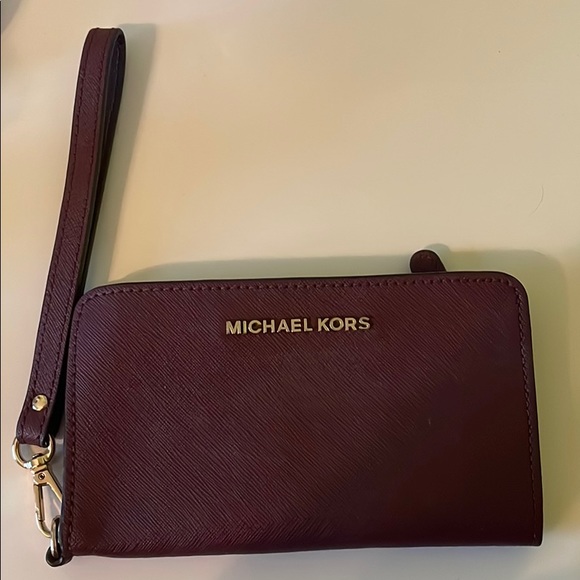 Michael Kors wallet/phone wristlet - Picture 2 of 7